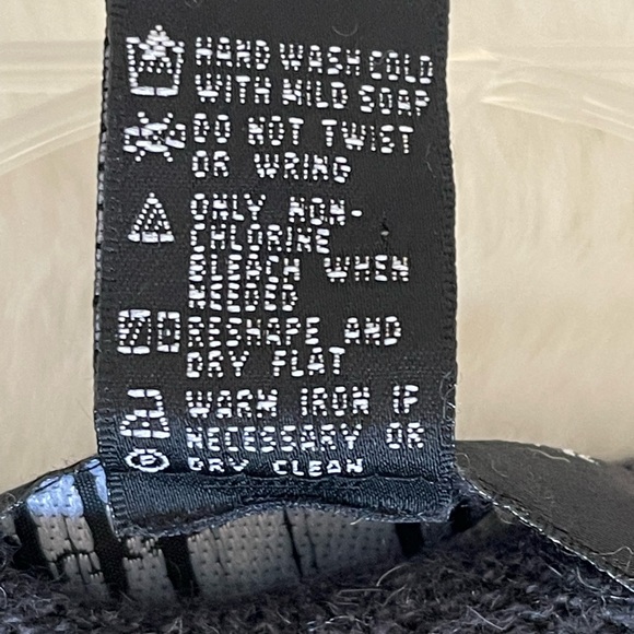 August Silk Cashmere Sweater - Picture 3 of 7